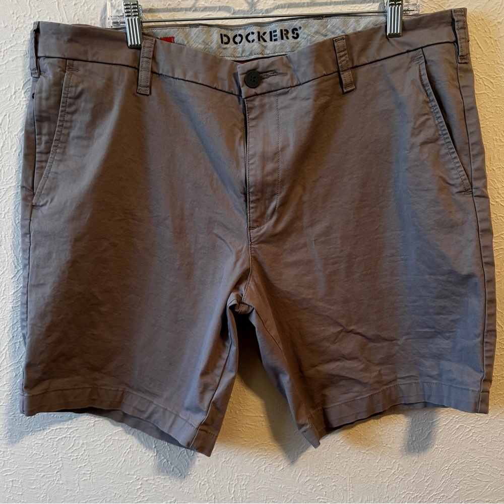 Dockers Ultimate Shorts Mens 40 x 9 Grey Supreme Flex Security Pocket NWOT